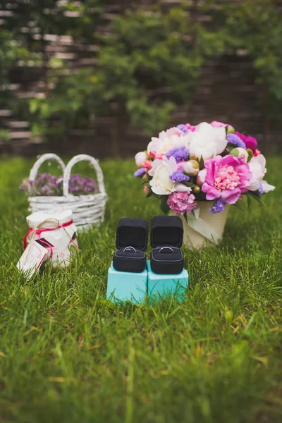 Two Wedding Rings Boxes Grass — Stockfoto