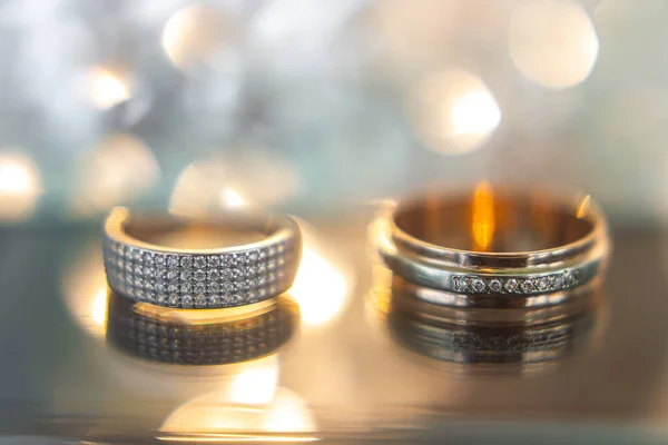 Two Wedding Rings Shiny Background — Stockfoto