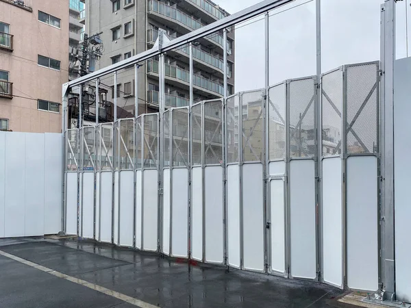 Τόκιο, Ιαπωνία - 23 Νοεμβρίου 2019: Είσοδος καθαρή και λαμπερή στην κατασκευαστική ζώνη του Τόκιο Royalty Free Εικόνες Αρχείου