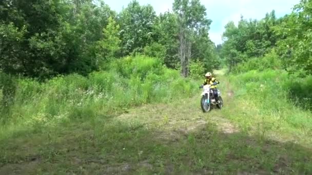 Motocross Fuoristrada Nel Bosco Sport Estremi Moto Sportive Bambini Che — Video Stock