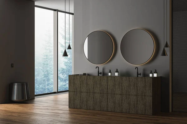 Parke Zeminli Karanlık Banyo Çift Lavabo Ahşap Kibir Siyah Küvet — Stok fotoğraf