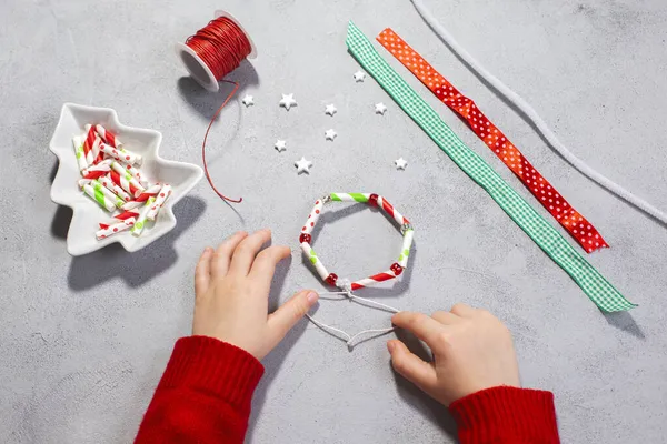 Kağıt kamışdan Noel çelengi ordövrleri. 4. Adım