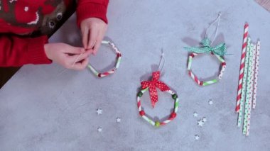 Kağıt kamışdan Noel çelengi. Adım adım talimatlar. Adım 2