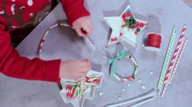 4K KİŞİ Kağıtlardan WREATH yaptı. Adım 1