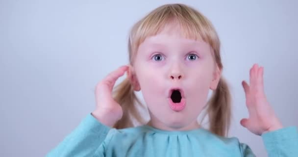 Pretty blond kid Child Girl Looking with Blue Eyes and Is Surprised Happy. — Video Stock