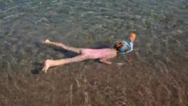 Little girl with swimming mask, snorkeling in shallow waters of beautiful sea — Stock Video