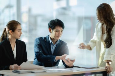 Muhasebe denetleme bütçe finansmanı şirketi özel toplantı odasında..