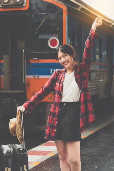 Happy Young traveler woman looking for friend planning trip at train station. Summer and travel lifestyle concept. — Stockfoto