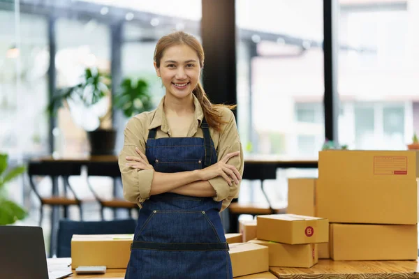 A portrait of Asian woman, e-commerce employ.e freelance with parcel box for deliver to customer. Online marketing packing box delivery concept. — Stockfoto