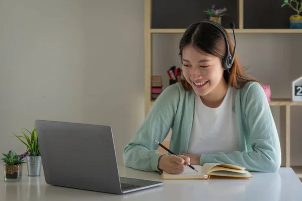 Learning Online Onderwijs Internet Sociale Afstand Beschermen Tegen Covid Virussen — Stockfoto