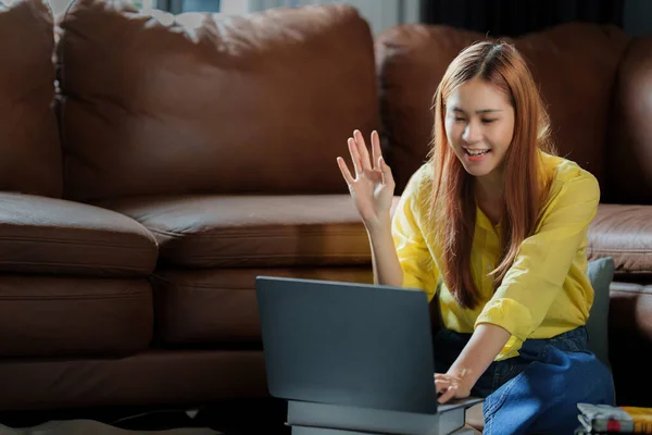 Young Asian Girl Student Watching Online Class Laptop Learning Education — Stockfoto