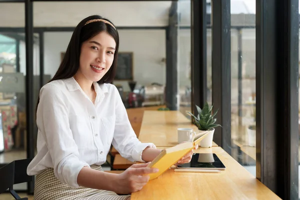 Portrait Business Woman Wokring Cafe Shop - Stock-foto