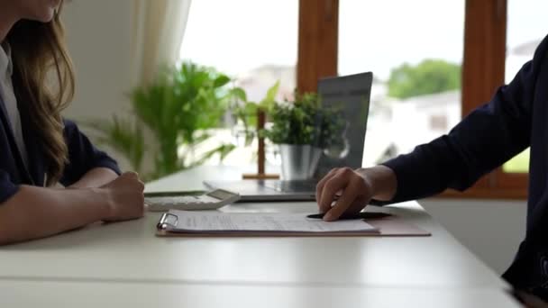 Une Association Réussie Femmes Affaires Poignée Main Après Acquisition Cérémonie — Video