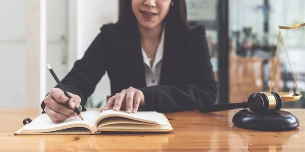 Business Woman Working Reading Lawbook Office Workplace Consultant Lawyer Concept — Photo