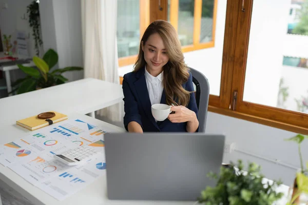 Business Owner Has Online Meeting International Partners — Stock Fotó