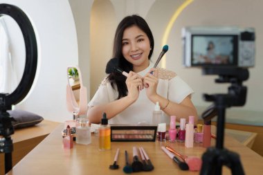Professional beauty make up artist vlogger live stream makeup tutorial.