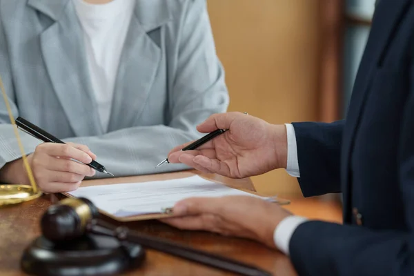 Business Woman Lawyers Discussing Contract Advice Justice Concept — Stockfoto