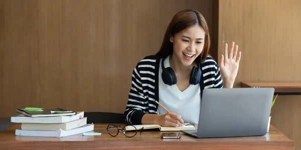 Back School Concept Young College Woman Using Laptop Library — Stockfoto