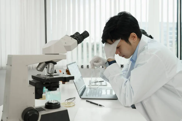 Stressed Male Scientist Hard Working Laboratory — Fotografia de Stock