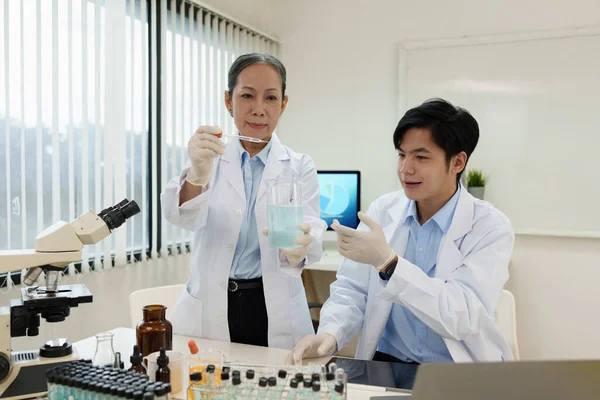Health Care Researchers Working Life Medical Science Laboratory — Fotografia de Stock