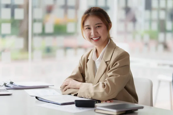 Beautiful Young Asian Business Woman Office — 스톡 사진