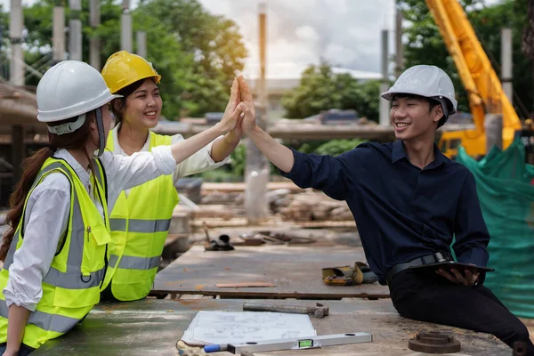 Structural Engineer Architect Discussing Working Blueprints Outdoors Construction Site — 스톡 사진