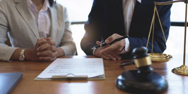 Business Woman Lawyers Discussing Real Estate Agreement Contract — Stockfoto