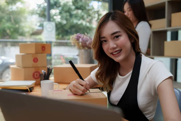 Asian Sme Business Woman Partner Working Home Office Online Shopping — Stockfoto