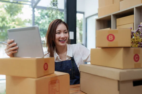 Asian Sme Business Woman Working Home Office Online Shopping Concept — Foto de Stock