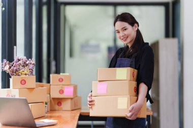 Küçük işletme perakende pazarı ve çevrimiçi pazarlama dağıtımı, KOBİ e-ticaret kavramı.