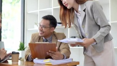 Asya İşletme Danışmanlık Toplantısı ve yeni iş planı finans yatırımı üzerine beyin fırtınası.