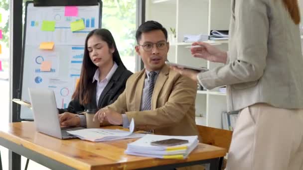 Asya Şletme Danışmanlık Toplantısı Yeni Planı Finans Yatırımı Üzerine Beyin — Stok video