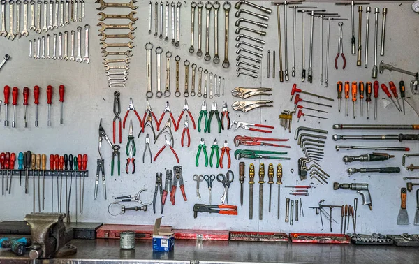 Araba tamircisi ve tamir malzemeleri standı