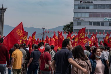 05,01,2022 Mayıs 1. Miting, işçi ve işçi gününde düzenlenen büyük bir mitingle kutlandı..