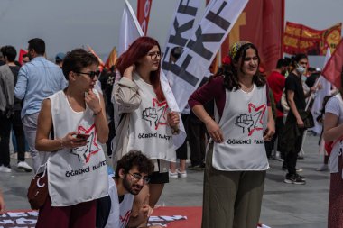 05,01,2022 Mayıs 1. Miting, işçi ve işçi gününde düzenlenen büyük bir mitingle kutlandı..