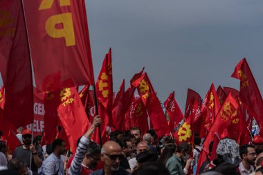 05,01,2022 Mayıs 1. Miting, işçi ve işçi gününde düzenlenen büyük bir mitingle kutlandı..