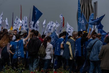 05,01,2022 Mayıs 1. Miting, işçi ve işçi gününde düzenlenen büyük bir mitingle kutlandı..