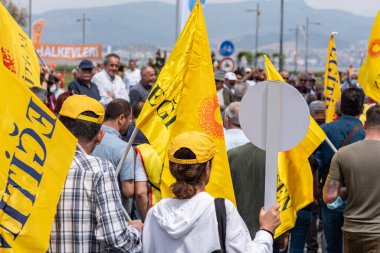05,01,2022 Mayıs 1. Miting, işçi ve işçi gününde düzenlenen büyük bir mitingle kutlandı..