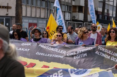 05,01,2022 Mayıs 1. Miting, işçi ve işçi gününde düzenlenen büyük bir mitingle kutlandı..