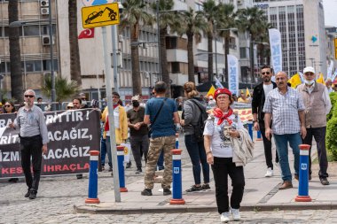 05,01,2022 Mayıs 1. Miting, işçi ve işçi gününde düzenlenen büyük bir mitingle kutlandı..