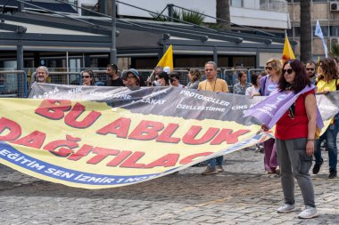 05,01,2022 Mayıs 1. Miting, işçi ve işçi gününde düzenlenen büyük bir mitingle kutlandı..