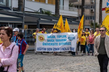 05,01,2022 Mayıs 1. Miting, işçi ve işçi gününde düzenlenen büyük bir mitingle kutlandı..