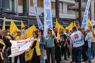 05,01,2022 Mayıs 1. Miting, işçi ve işçi gününde düzenlenen büyük bir mitingle kutlandı..
