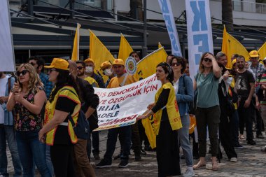 05,01,2022 Mayıs 1. Miting, işçi ve işçi gününde düzenlenen büyük bir mitingle kutlandı..