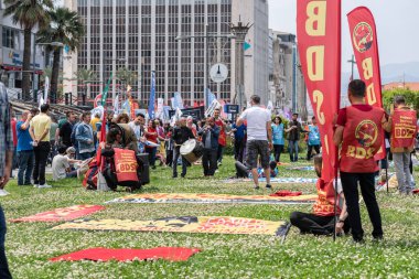 05,01,2022 Mayıs 1. Miting, işçi ve işçi gününde düzenlenen büyük bir mitingle kutlandı..