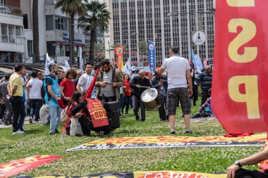 05,01,2022 Mayıs 1. Miting, işçi ve işçi gününde düzenlenen büyük bir mitingle kutlandı..