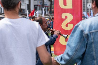 05,01,2022 Mayıs 1. Miting, işçi ve işçi gününde düzenlenen büyük bir mitingle kutlandı..