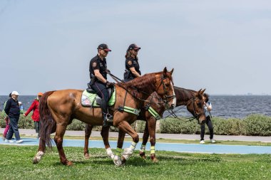 05.01.2022, Alsancak, Türkiye, İzmir 1 Mayıs 'ta düzenlenen gösteriler sırasında güvenlik görevinde bulundu.