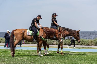 05.01.2022, Alsancak, Türkiye, İzmir 1 Mayıs 'ta düzenlenen gösteriler sırasında güvenlik görevinde bulundu.