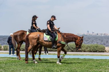 05.01.2022, Alsancak, Türkiye, İzmir 1 Mayıs 'ta düzenlenen gösteriler sırasında güvenlik görevinde bulundu.